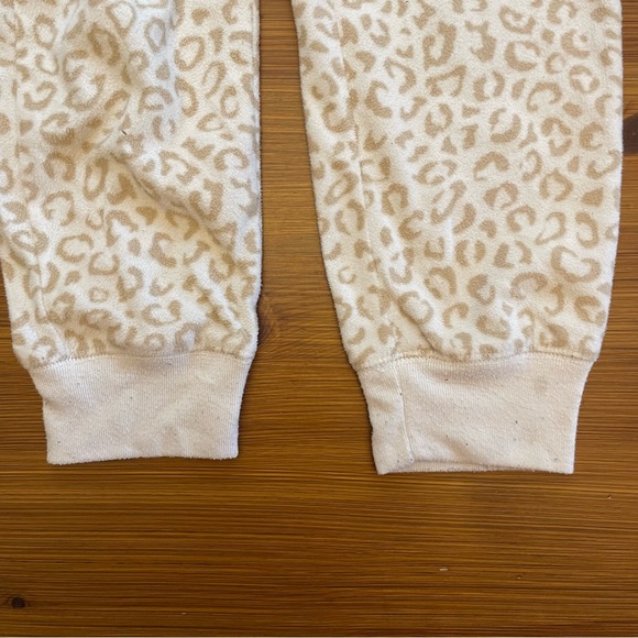 4/$13 Old Navy Girls Snow Leopard Fleece-Like Pajama Joggers - Medium (8) - Picture 4 of 5